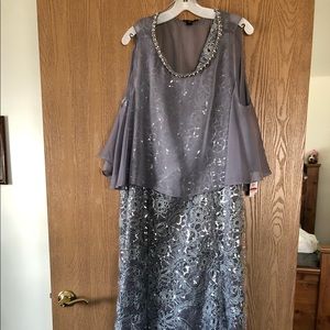 GOWN MERMAID STYLE WITH CRYSTAL EMBELLISHMENTS
